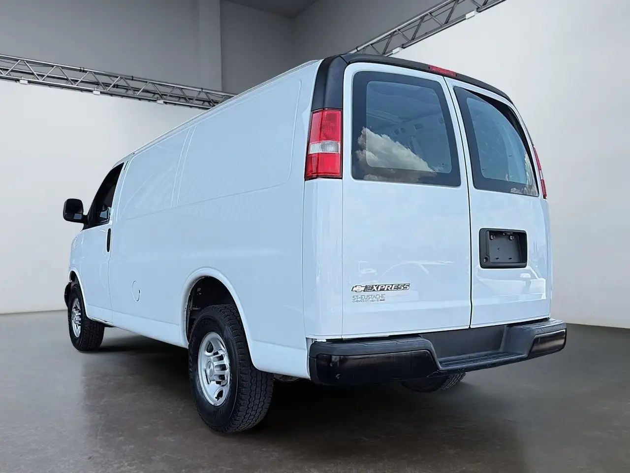 Chevrolet Express 2500 photo Chevrolet Express 2500