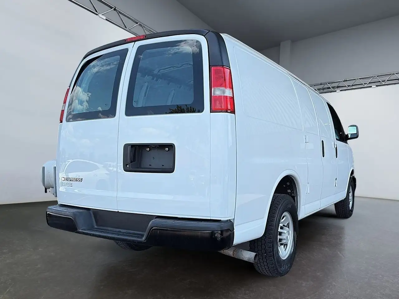 Chevrolet Express 2500 photo Chevrolet Express 2500