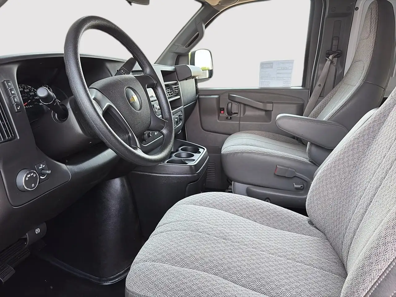 Chevrolet Express 2500 photo Chevrolet Express 2500
