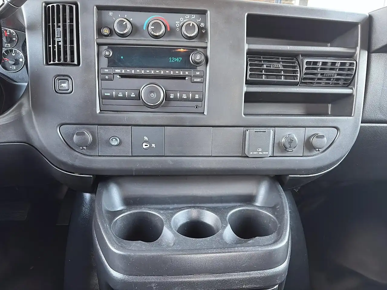Chevrolet Express 2500 photo Chevrolet Express 2500