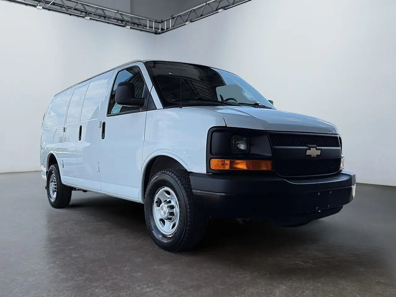 Chevrolet Express 2500 photo Chevrolet Express 2500