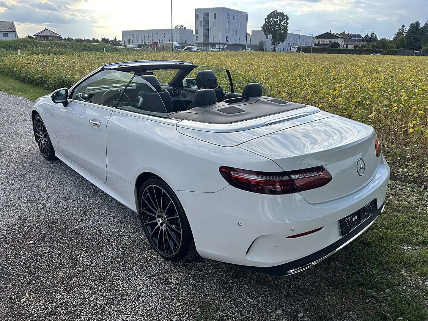 Mercedes-Benz E 220 d Aut. AMG Line Weiß - 2
