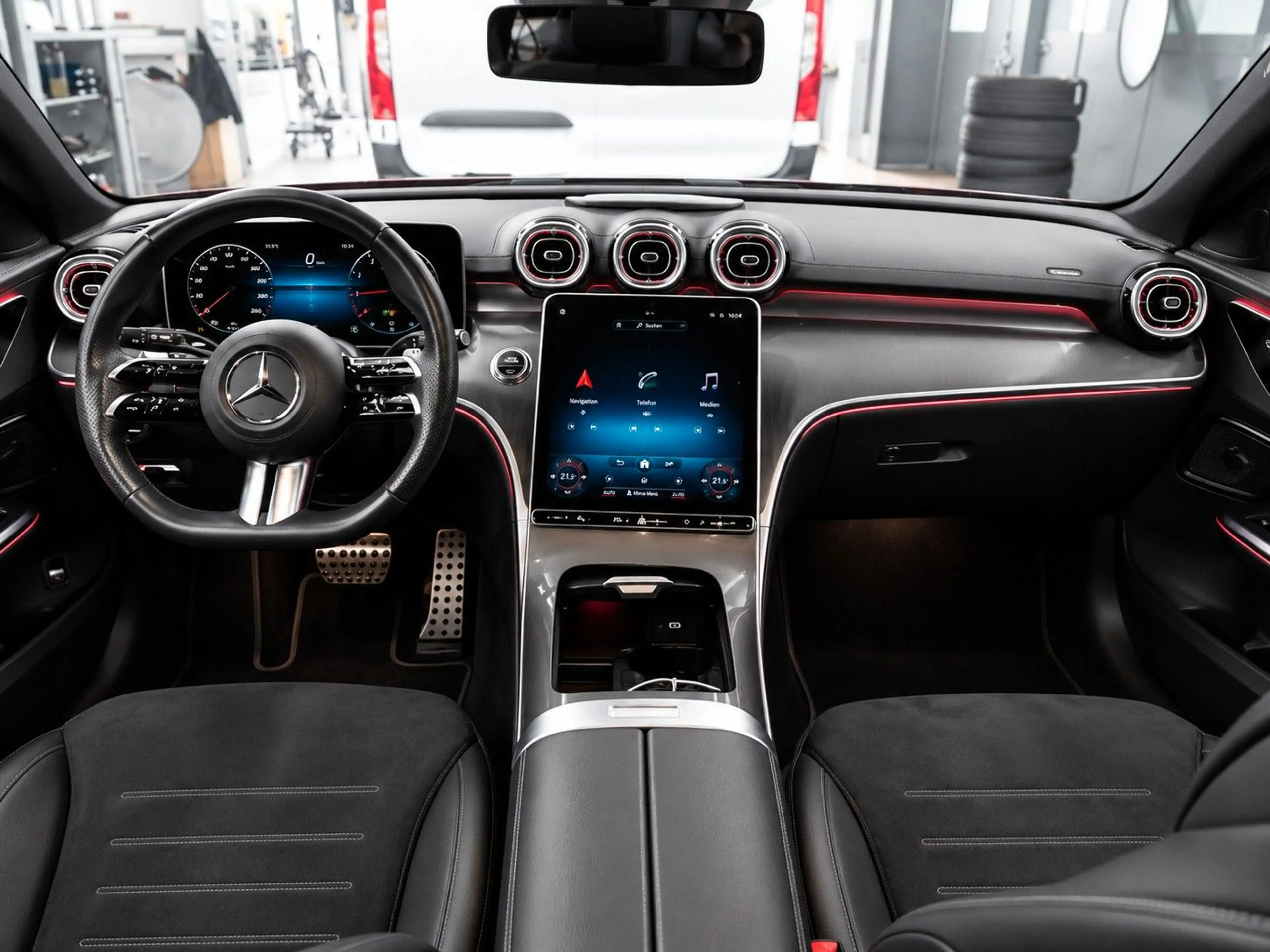 Mercedes-Benz C 200 d T AMG AHK PANO OLED AMBI SOUND KAM MBUX — photo 9