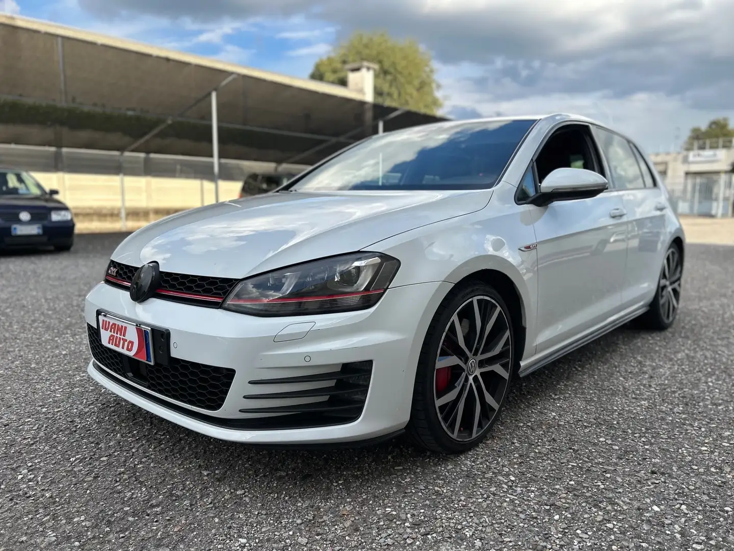 Volkswagen Golf Golf GTI Performance 2.0 TSI DSG 5p. 300cv Bianco - 1