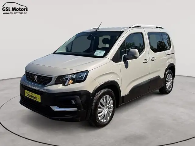 Peugeot Rifter 5pl 1.2 110cv Beige 03/19 Airco Radio Bluetooth