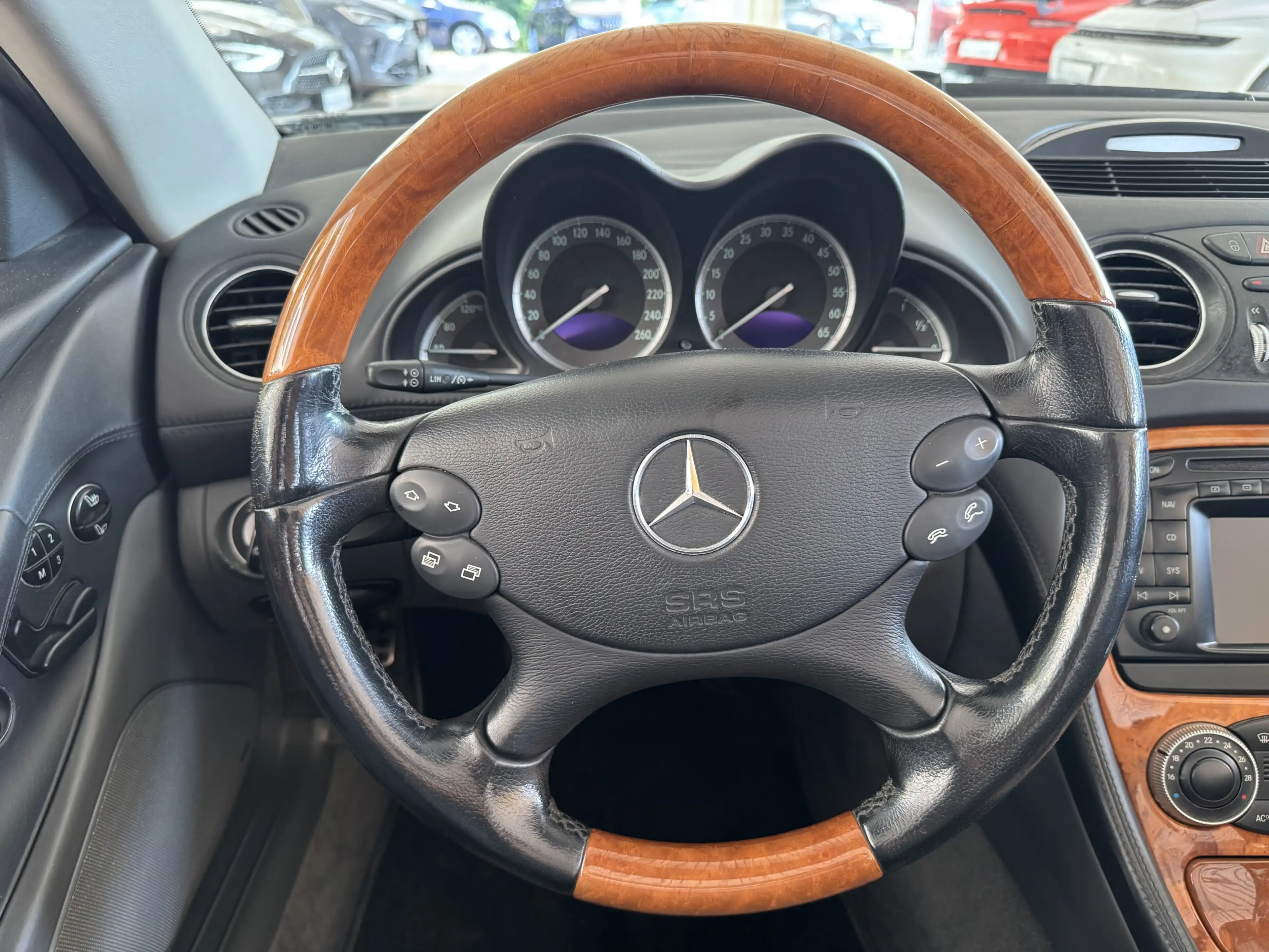 Mercedes-Benz SL 500 *AMG-LiNE*Bi-XEN*KEYLESS*BOSE*LEDER*PTS — photo 8