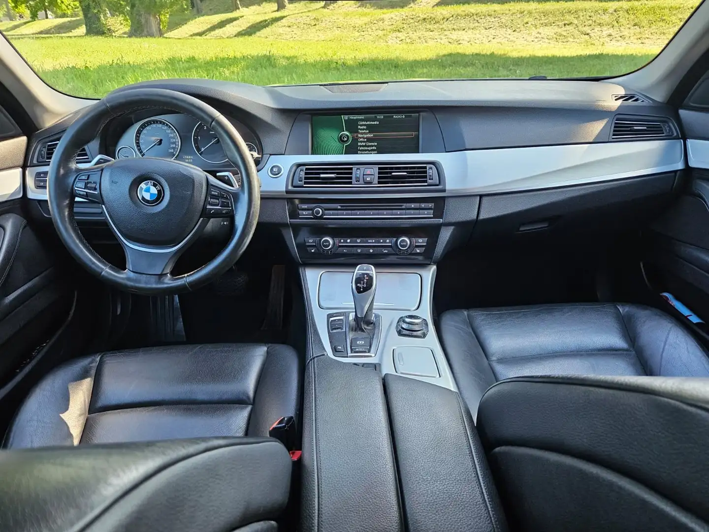 BMW 520 520d Touring Aut. Silber - 2