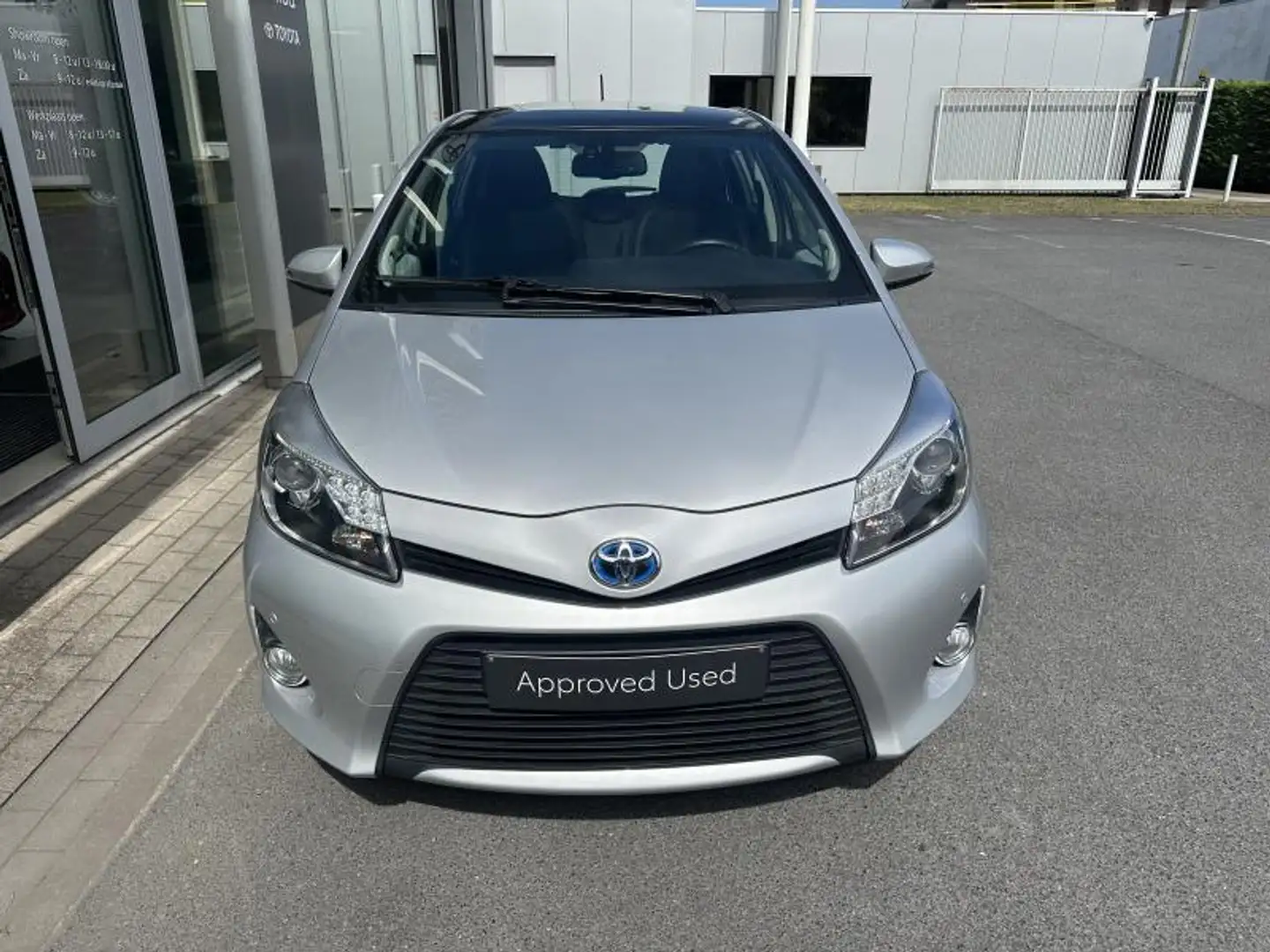 Toyota Yaris Style Gris - 2
