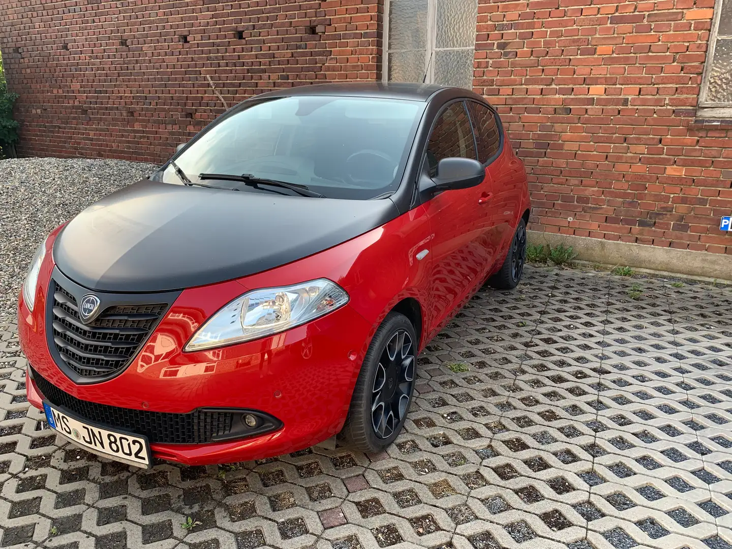 Lancia Ypsilon Y 1.2 8vS by Momodesign Rot - 2