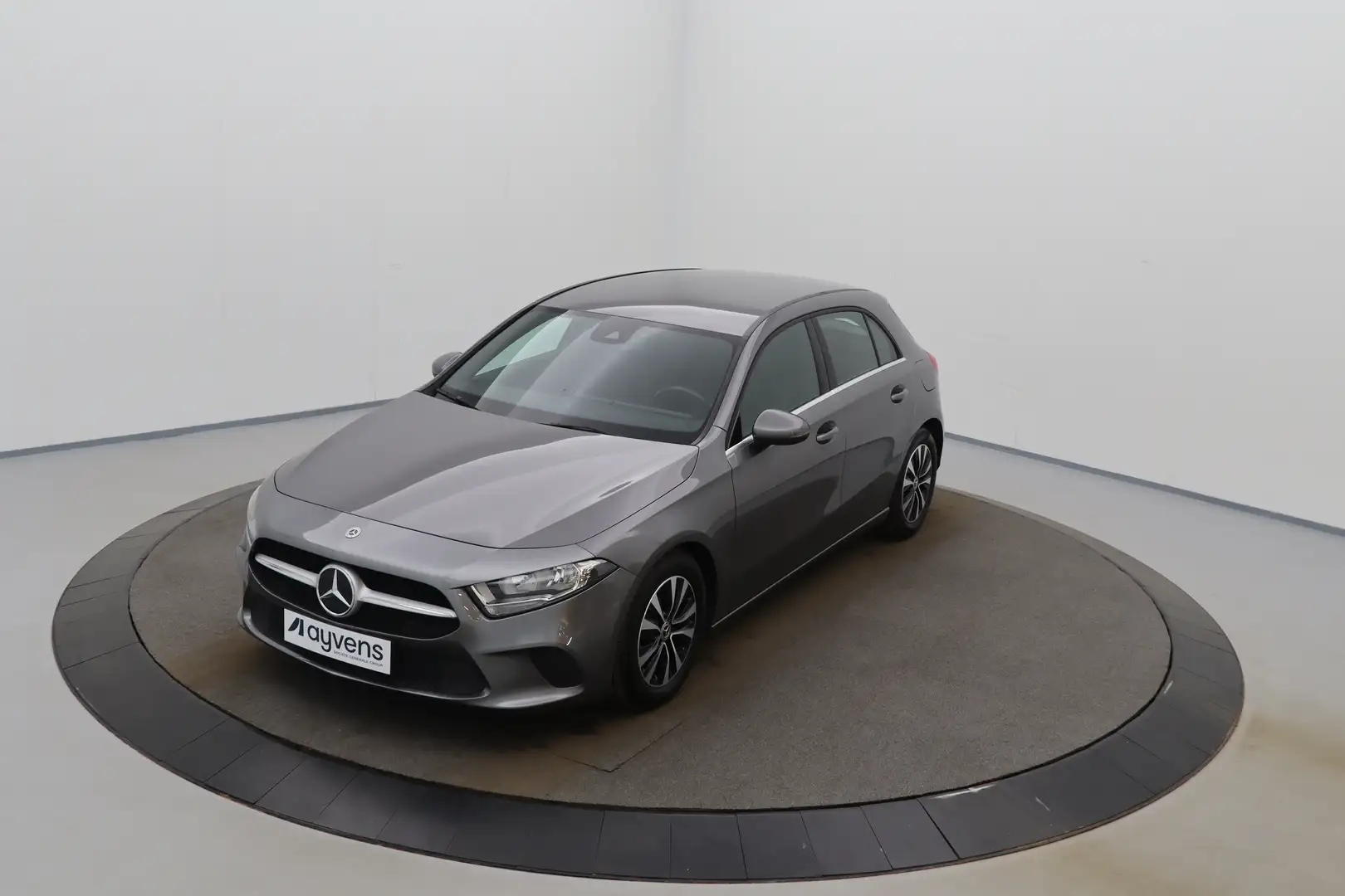 Mercedes-Benz A 180 AUT LEDER/STOF GPS PDC CAM Carplay BLIS ACC Grijs - 1