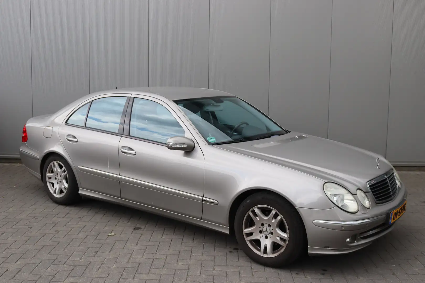 Mercedes-Benz E 320 CDI Automaat Avantgarde Leder/Trekhaak/Stoelverwar Gri - 2