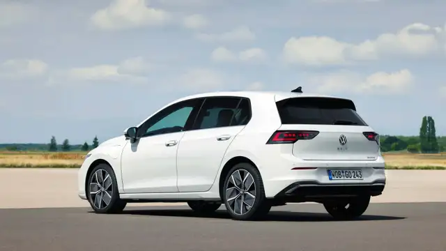 Volkswagen Golf R 2.0 TDI 150 CV DSG SCR R-Line Plus