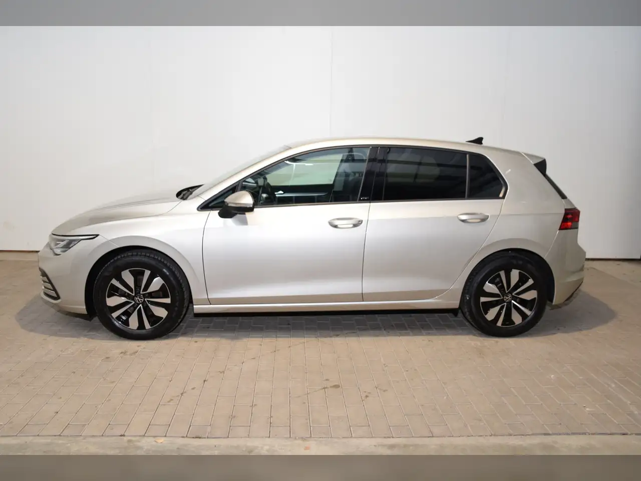 Volkswagen Golf VIII TSI MOVE DSG 3
