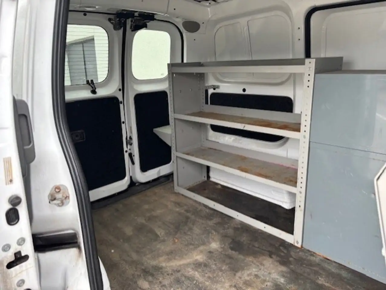 Nissan NV200 снимка Nissan NV200