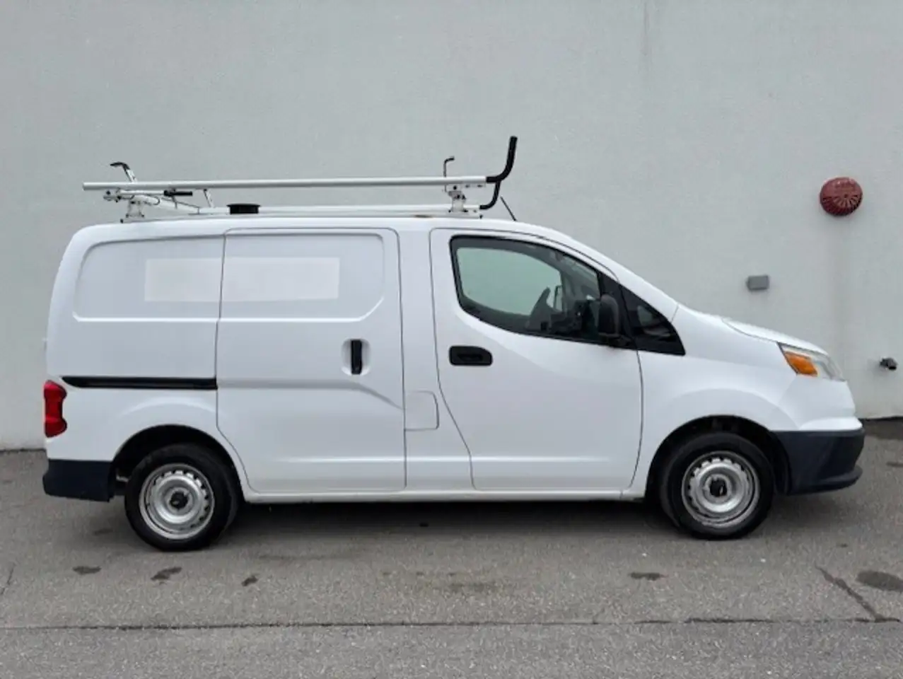 Nissan NV200 снимка Nissan NV200