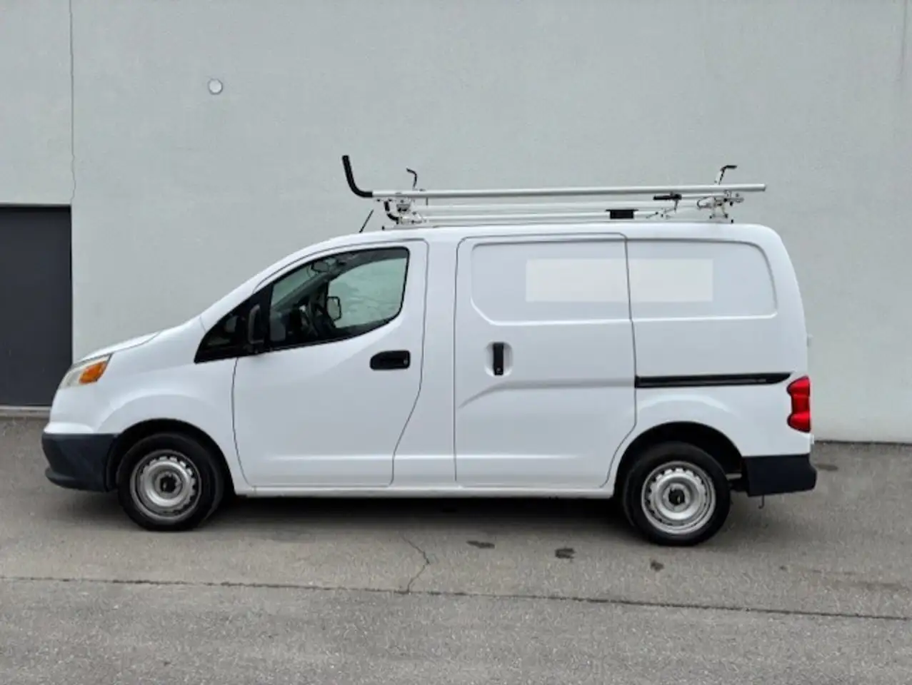 Nissan NV200 снимка Nissan NV200