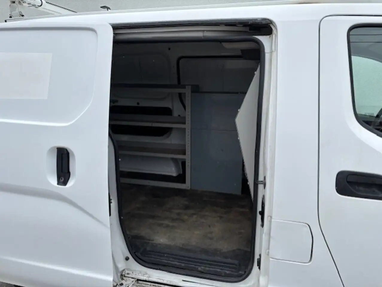 Nissan NV200 снимка Nissan NV200
