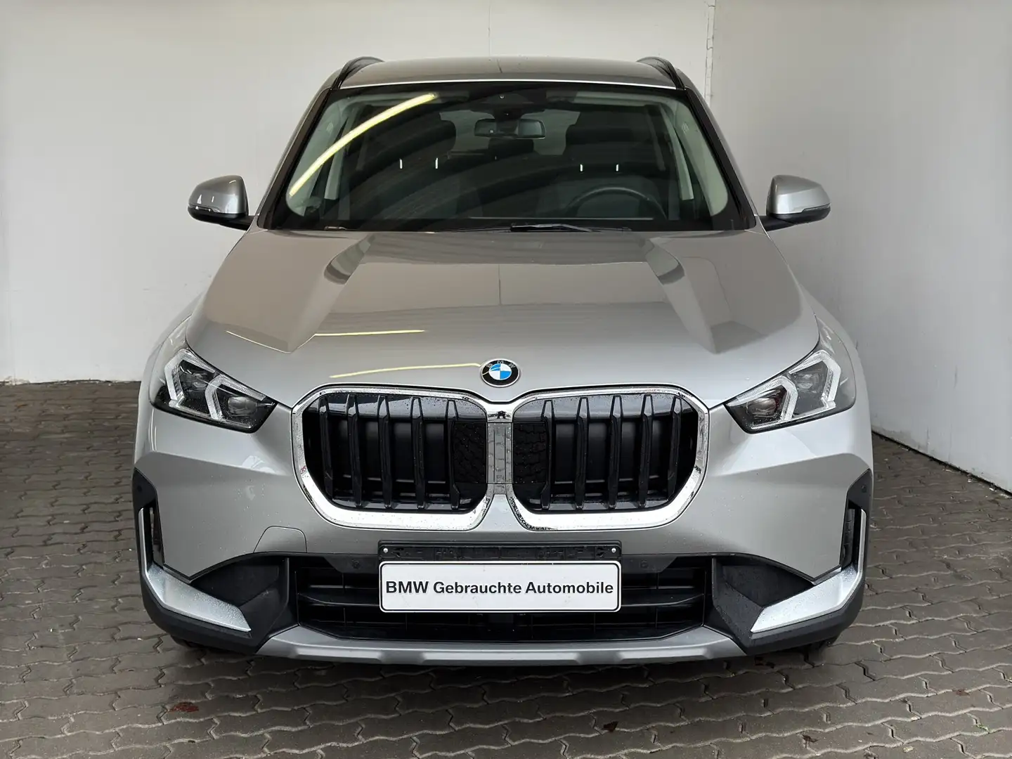 BMW X1 sDrive18i Navi.LED.RFK.KomfZg.AHK.ParkAssist Silber - 2