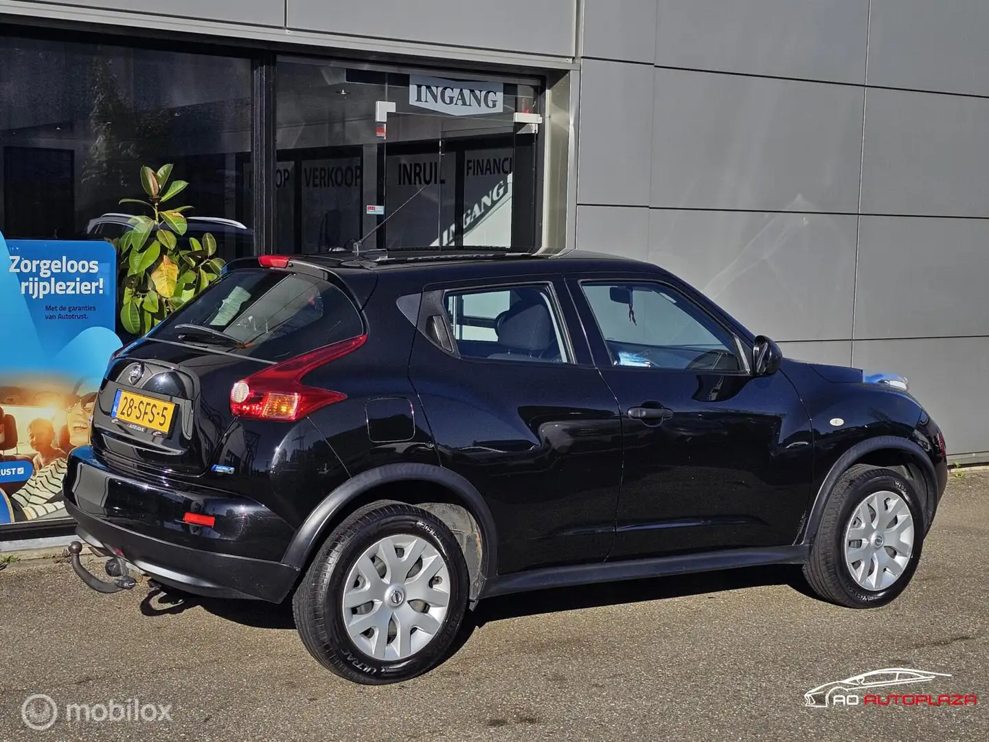 Nissan Juke 1.6 Visia Eco Airco/Navigatie/Trekhaak Zwart - 2