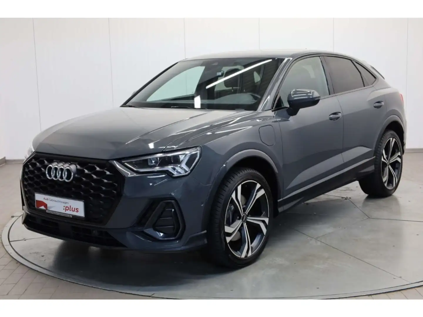 Audi Q3 Sportback 45 TFSI e S-Line Grau - 2
