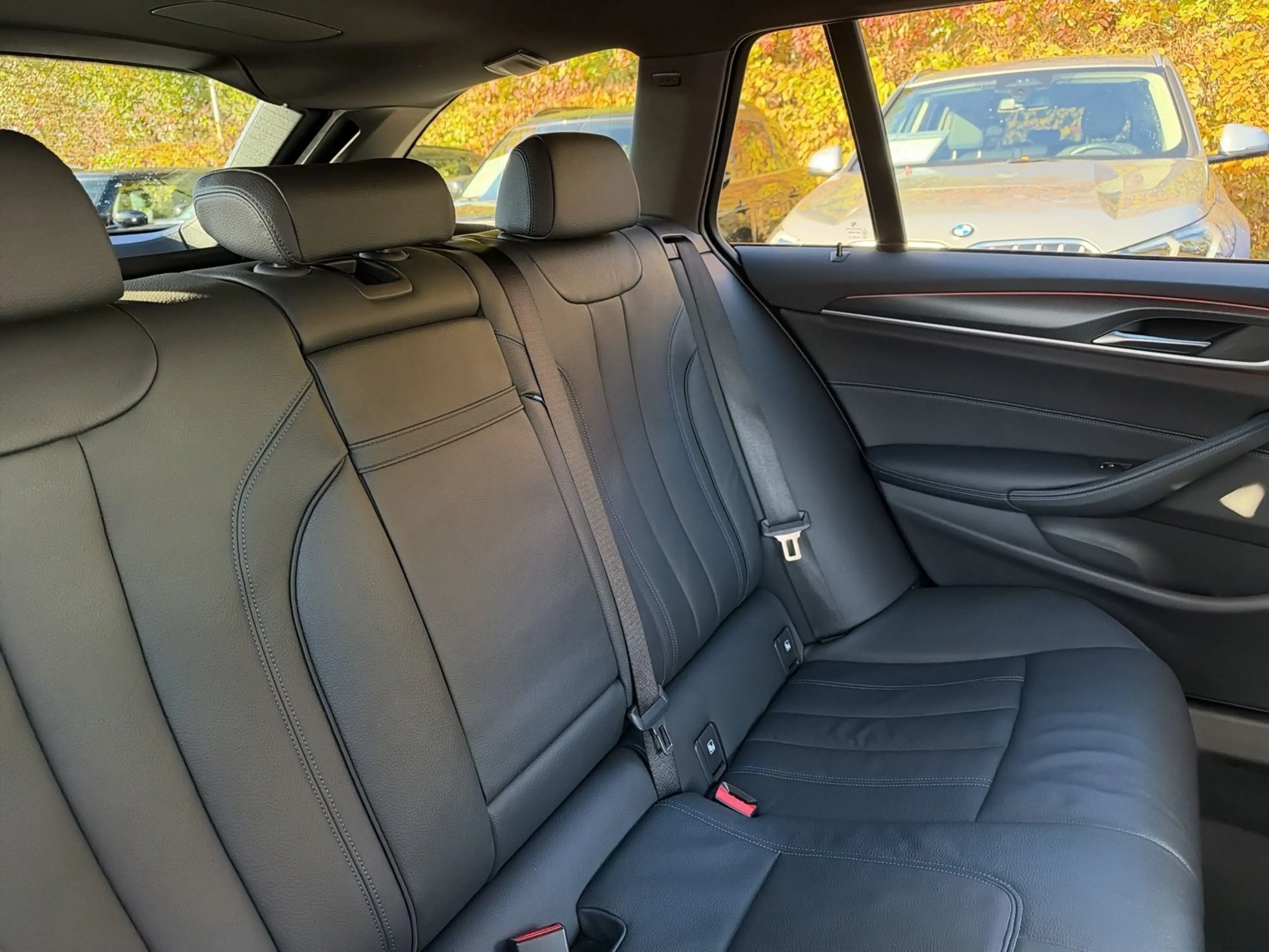 BMW 530 d Touring — photo 10
