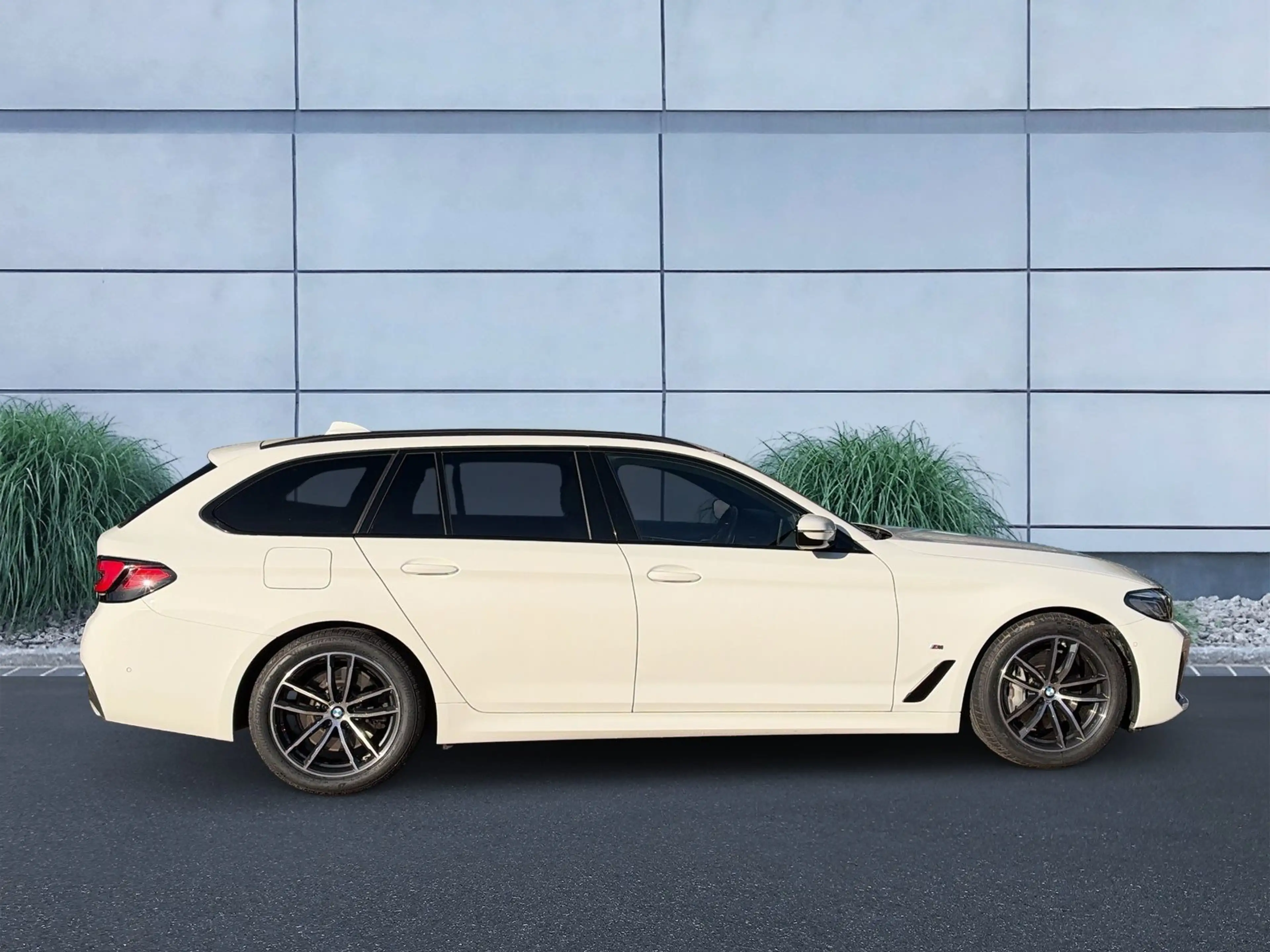 BMW 530 d Touring — photo 2