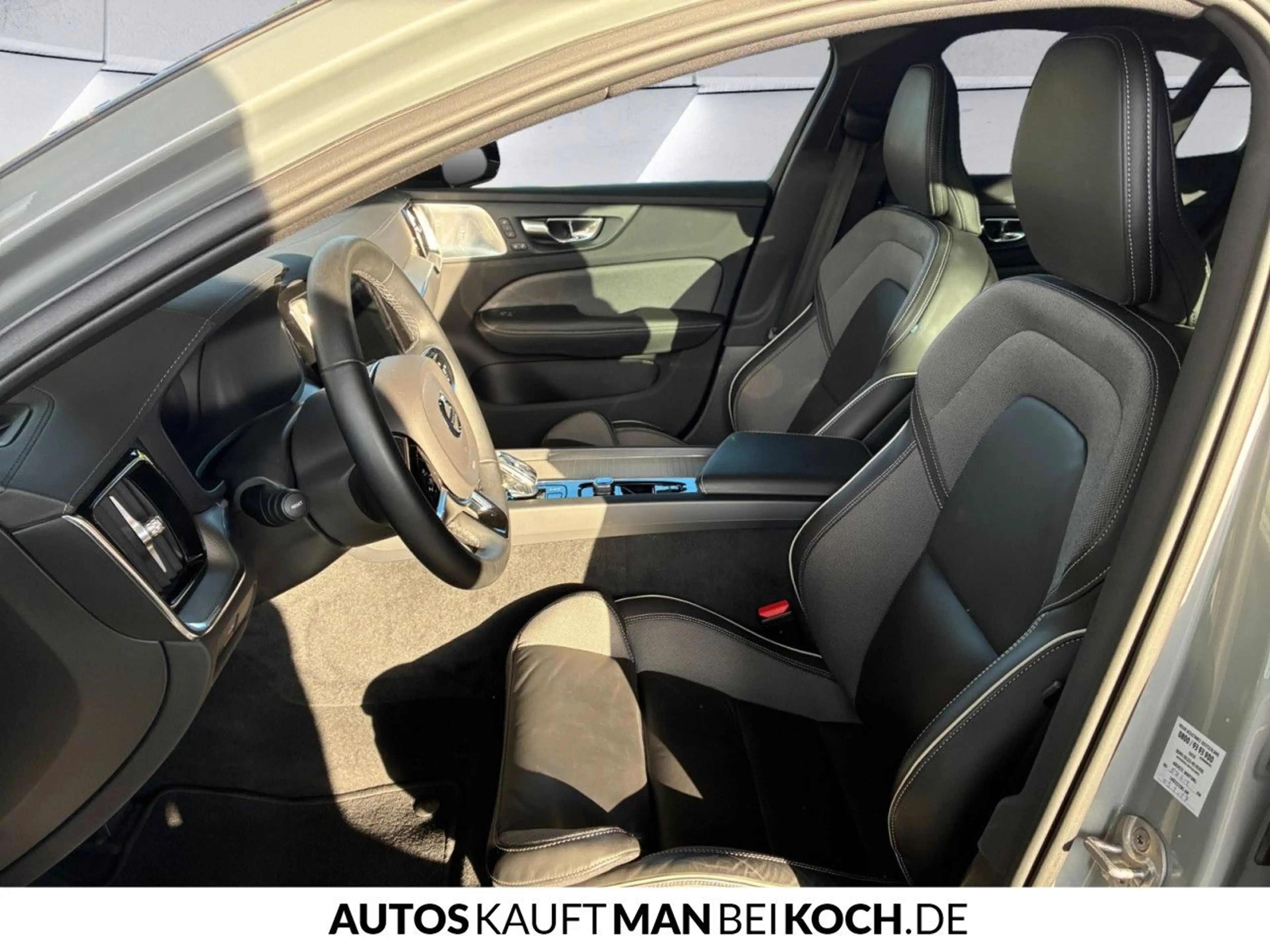 Volvo S60 B5 B AWD Ultimate Dark HUD PANO ACC BLIS LED — photo 6
