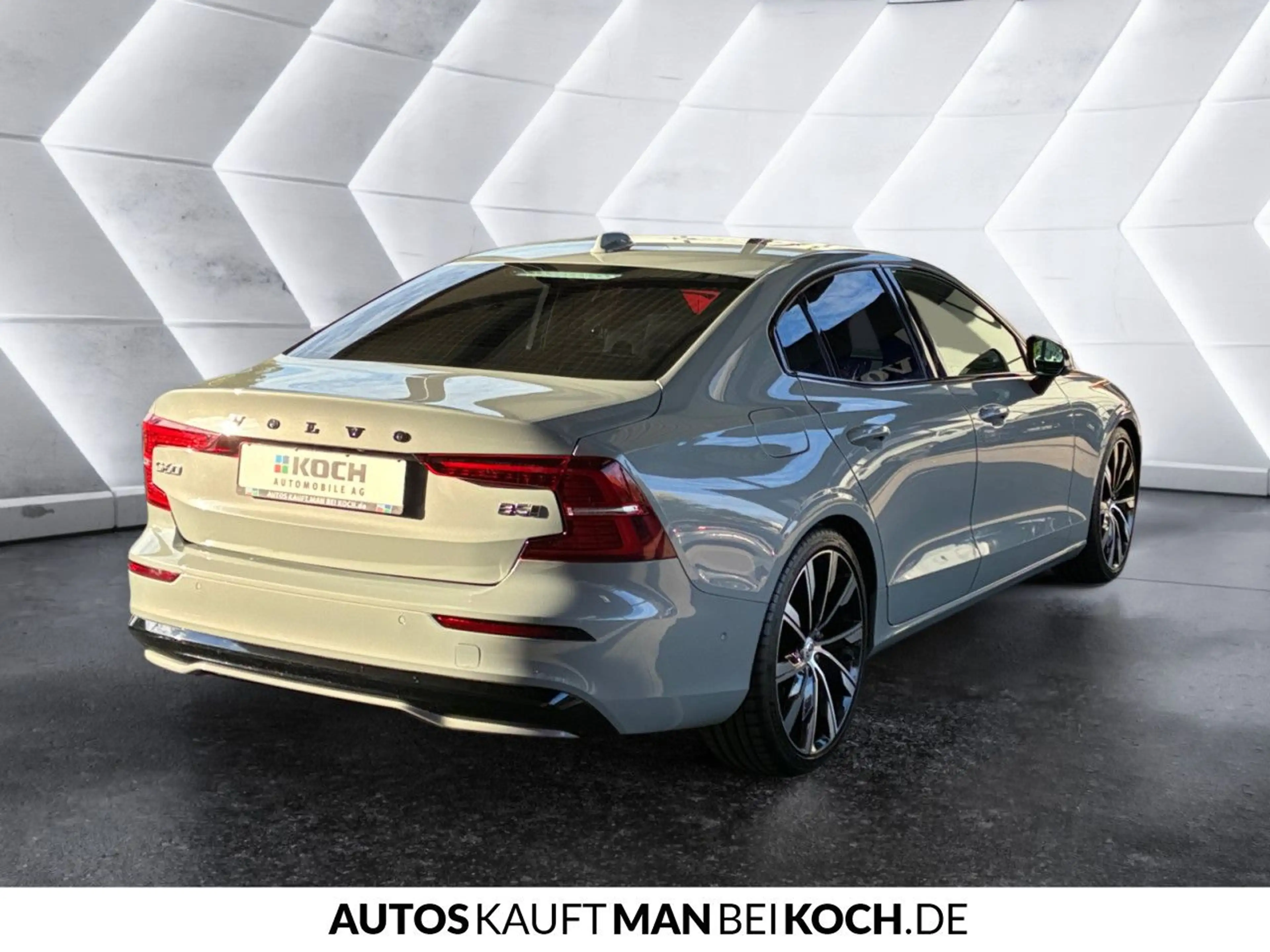 Volvo S60 B5 B AWD Ultimate Dark HUD PANO ACC BLIS LED — photo 4