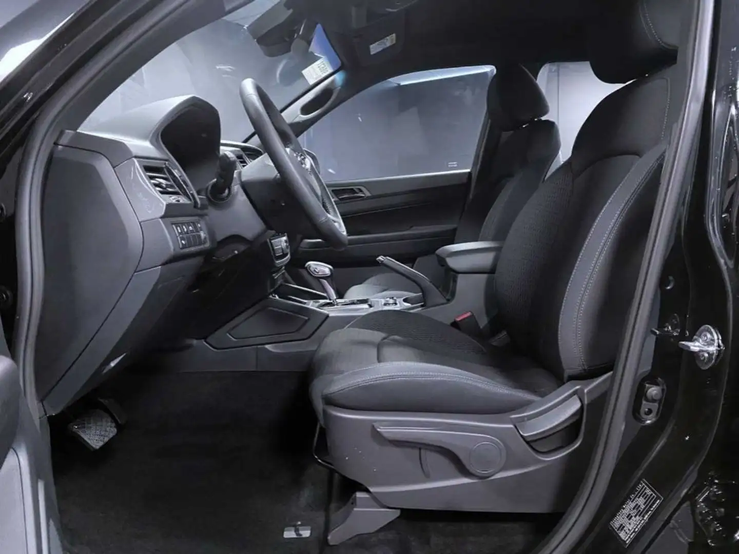 SsangYong Rexton Sports 2.2  4WD aut. Dream Negru - 2