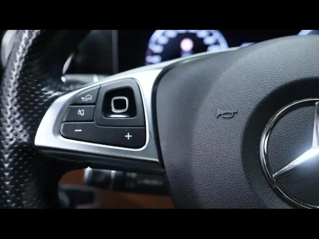 Mercedes-Benz 220 view 15