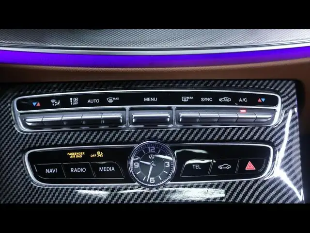 Mercedes-Benz 220 view 20
