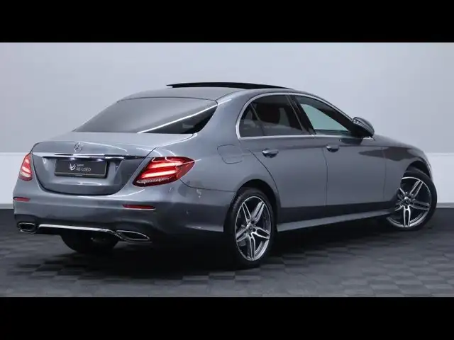 Mercedes-Benz 220 view 4