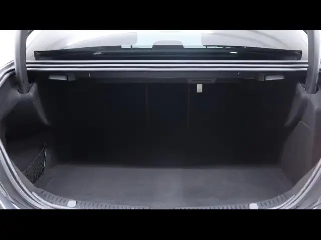 Mercedes-Benz 220 view 6