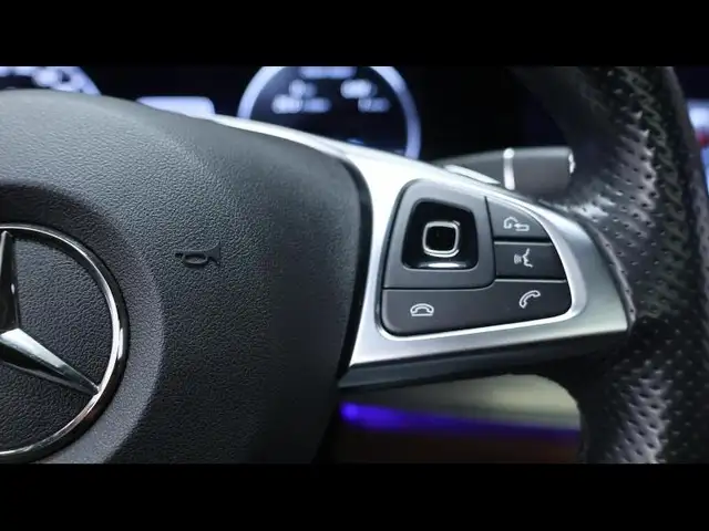 Mercedes-Benz 220 view 16