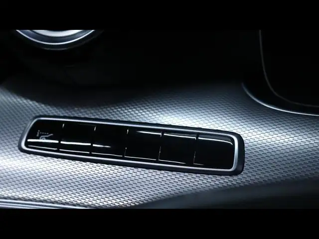 Mercedes-Benz 220 view 28