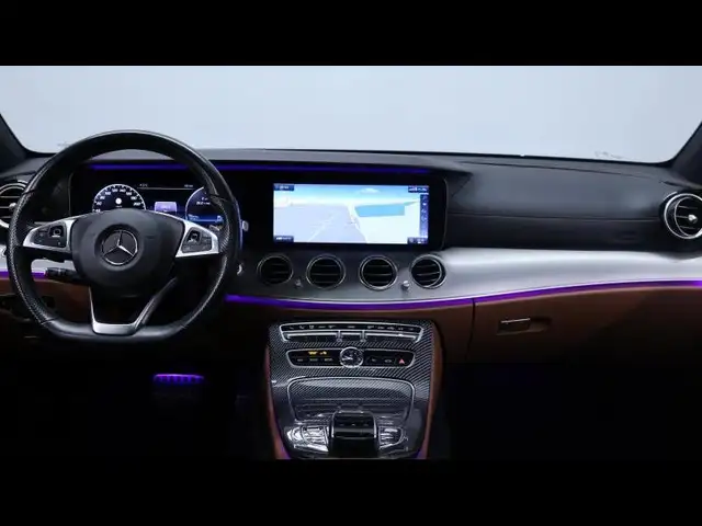 Mercedes-Benz 220 view 13