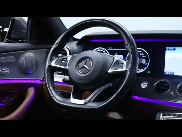 Mercedes-Benz 220 view 14