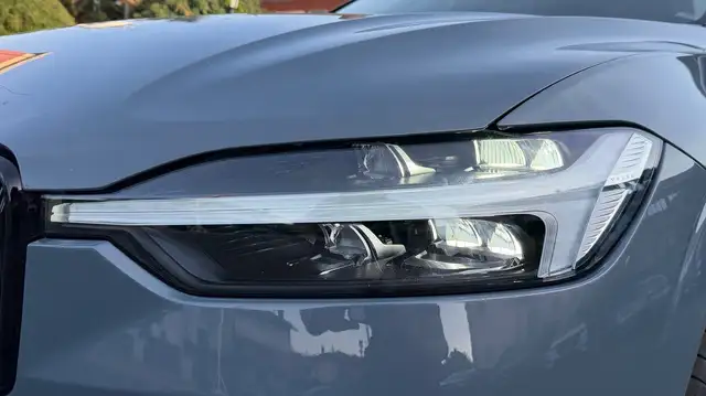 Volvo XC60 view 4