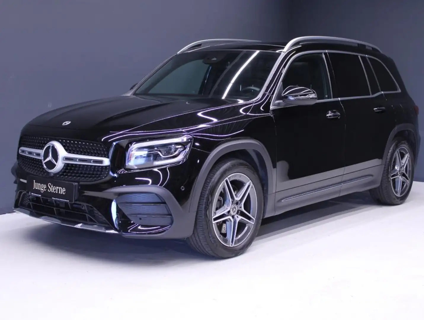 Mercedes-Benz GLB 220 d 4MATIC AMG+Pano+MBUX+Kamera+Distronic Zwart - 1