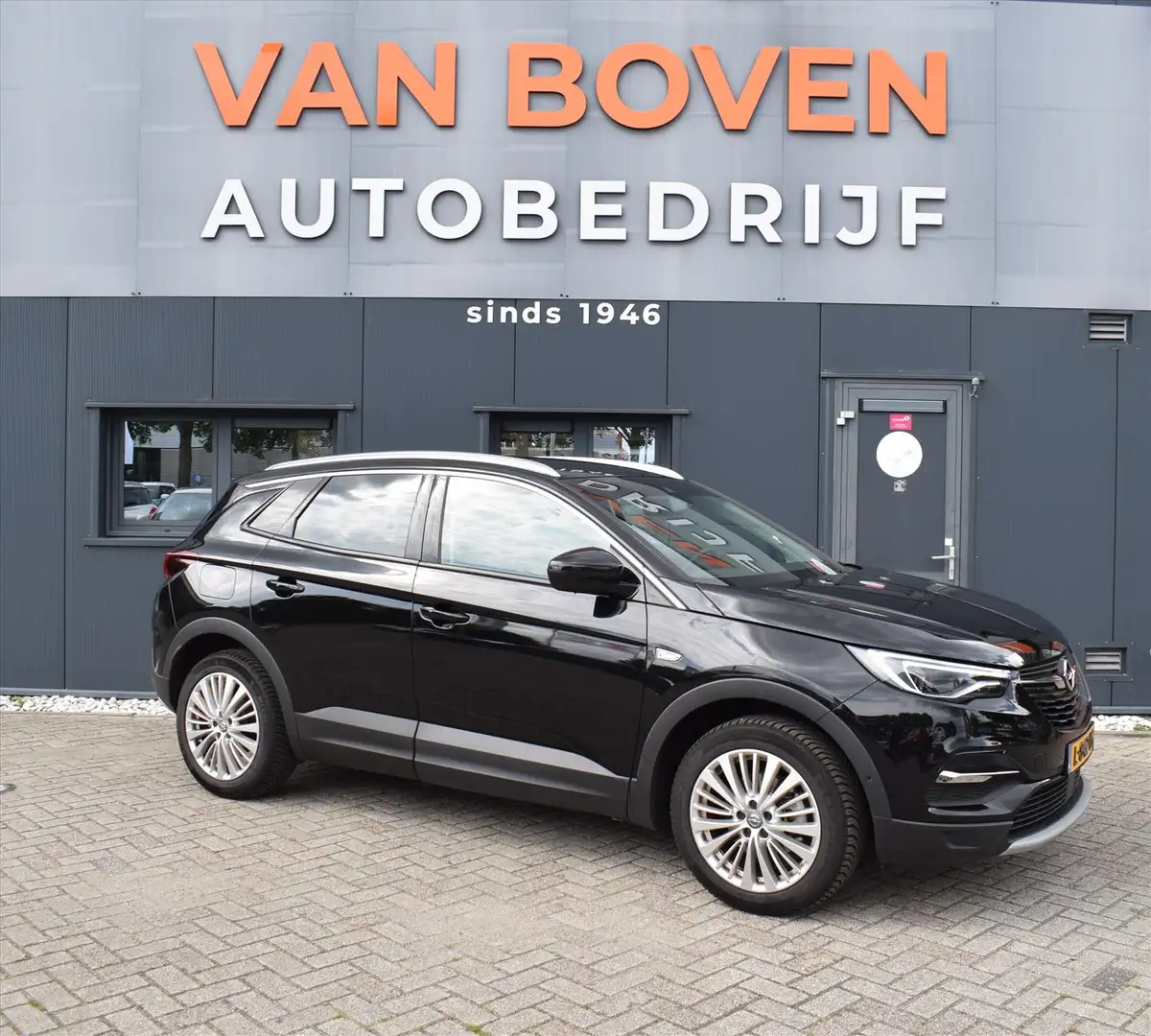 Opel Grandland X 1.2 Turbo 130pk Innovation Automaat Zwart - 1