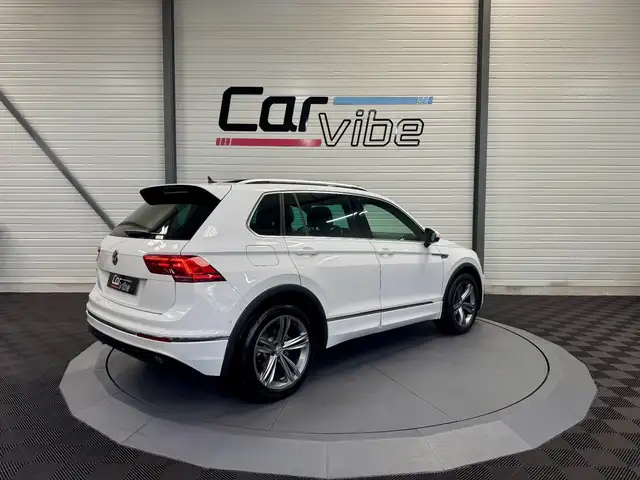 Volkswagen Tiguan view 4
