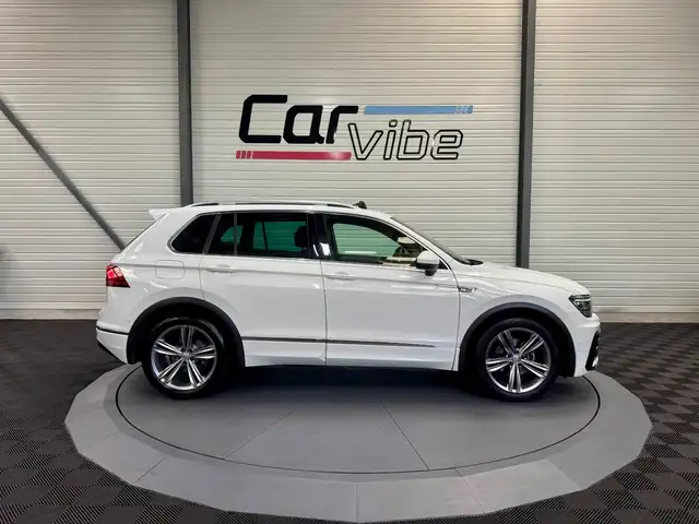 Volkswagen Tiguan view 3