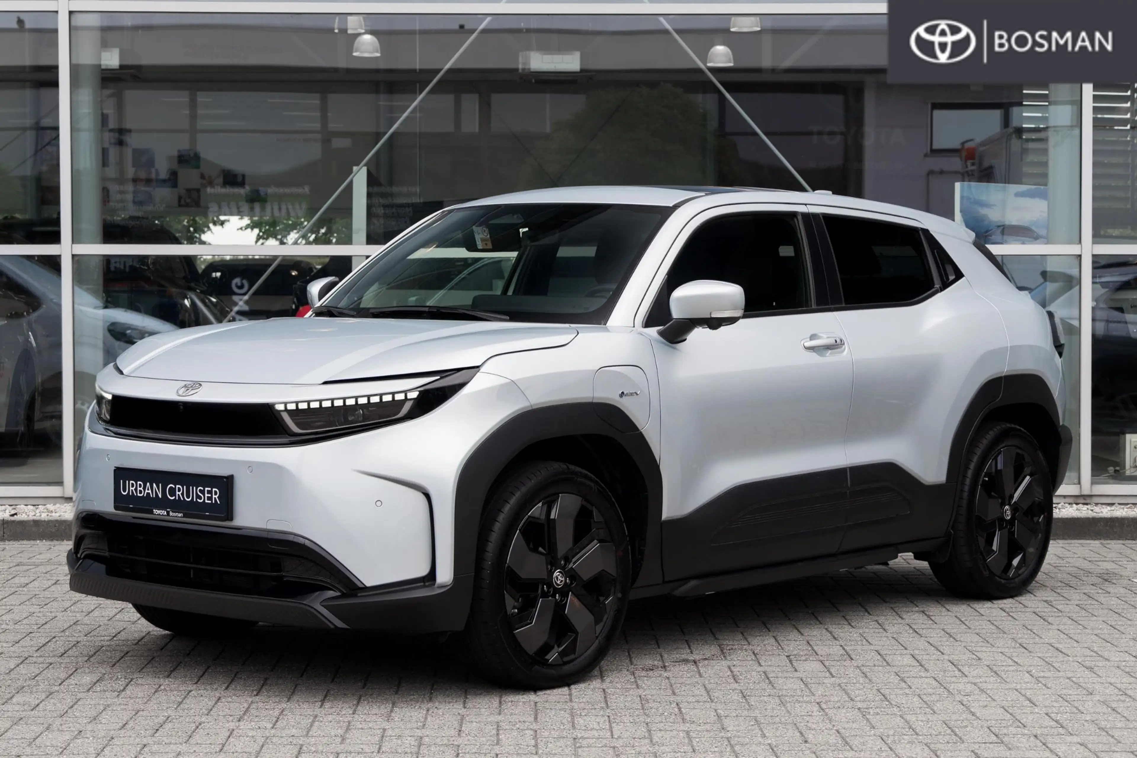 Toyota Urban Cruiser Executive 61 kWh