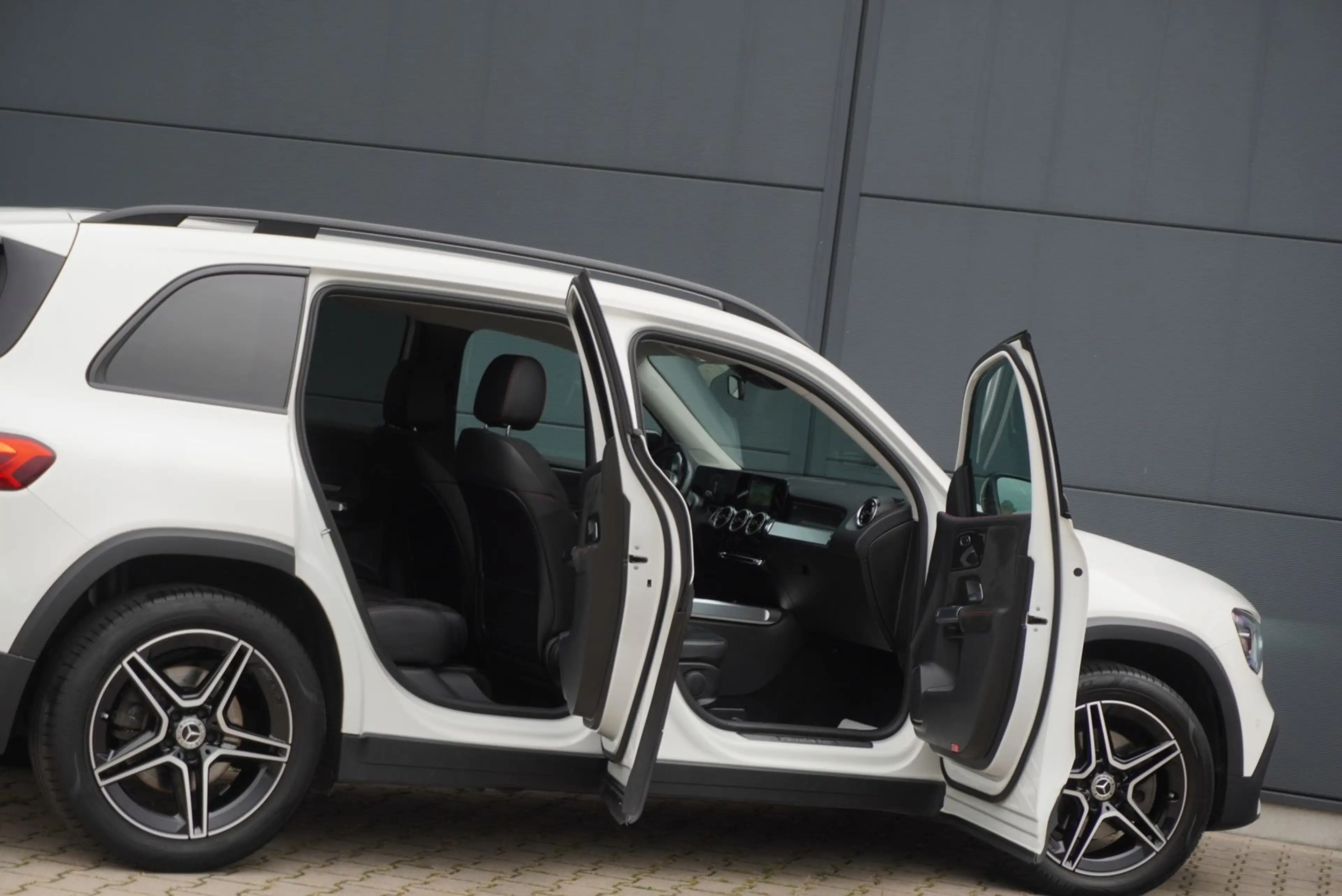 Mercedes-Benz GLB 220 d 4Matic AMG Line/Kamera/Multibeam/Navi/ — photo 8