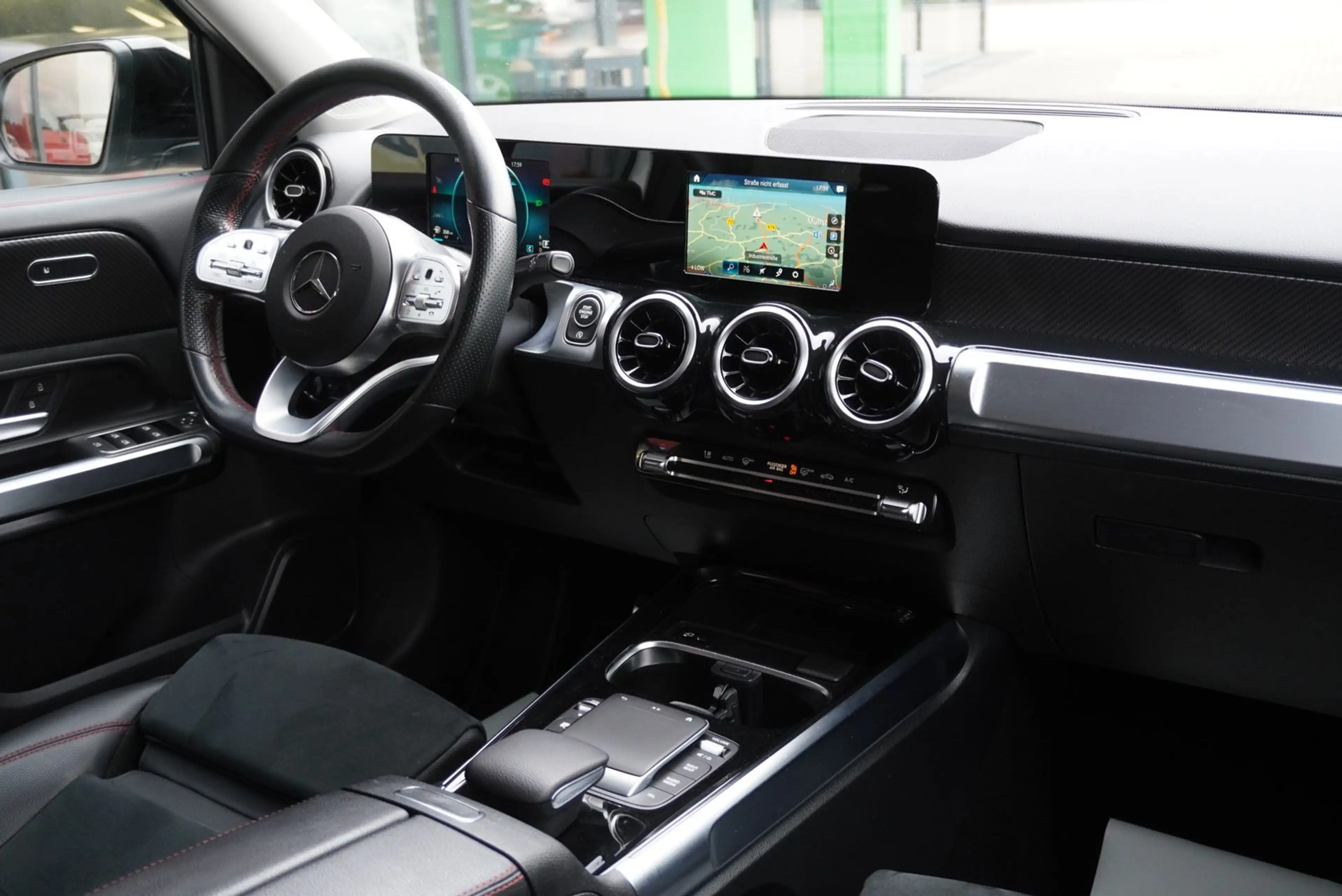 Mercedes-Benz GLB 220 d 4Matic AMG Line/Kamera/Multibeam/Navi/ — photo 12