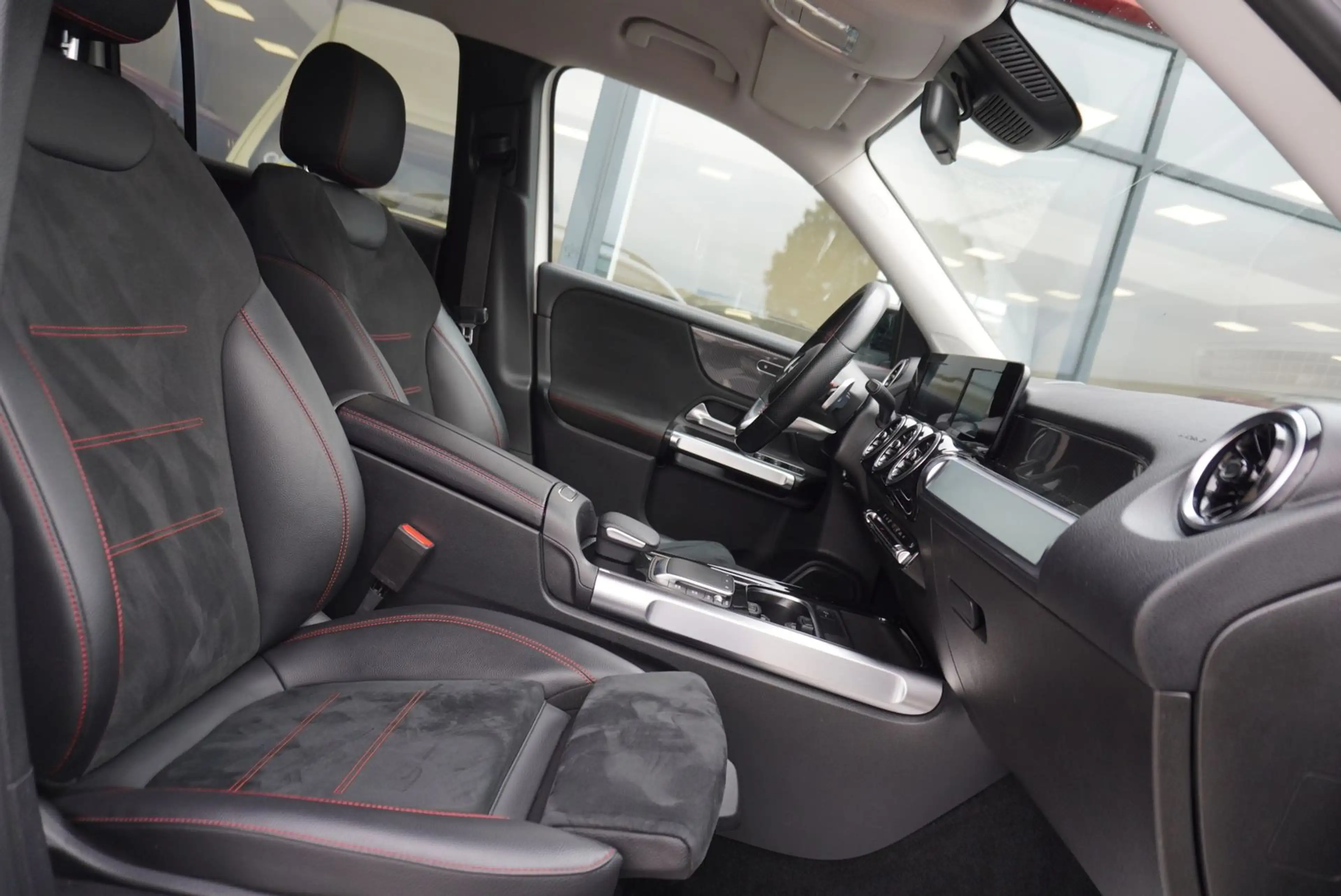 Mercedes-Benz GLB 220 d 4Matic AMG Line/Kamera/Multibeam/Navi/ — photo 9