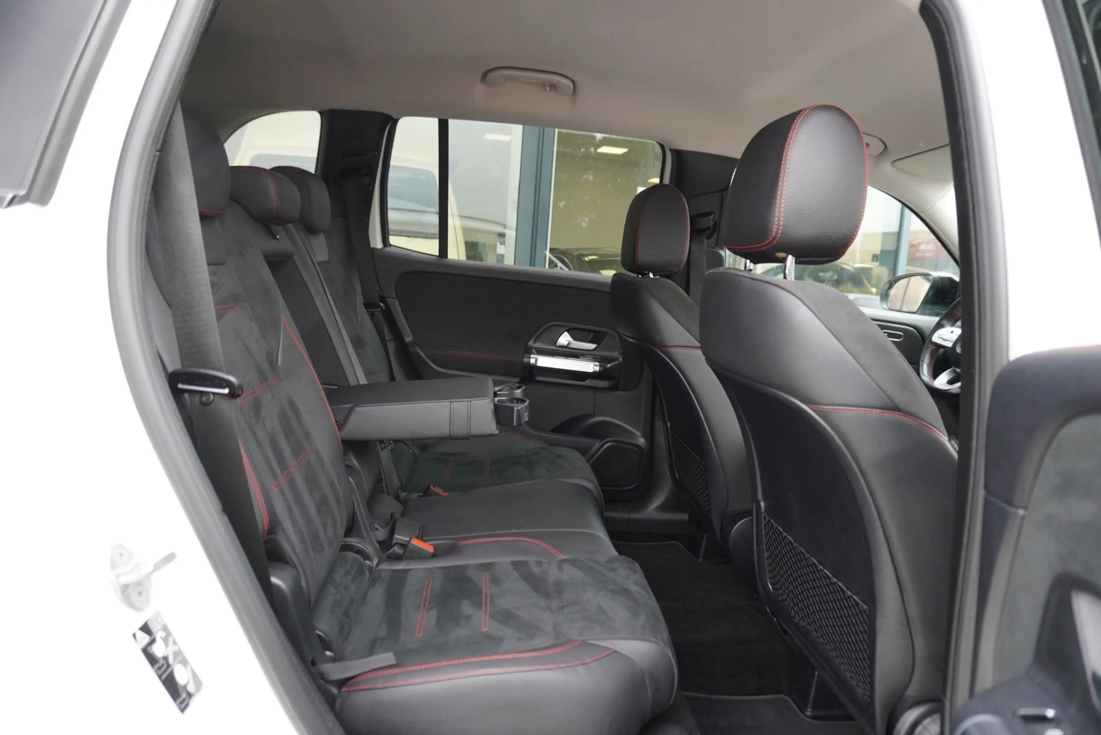 Mercedes-Benz GLB 220 d 4Matic AMG Line/Kamera/Multibeam/Navi/ — photo 11