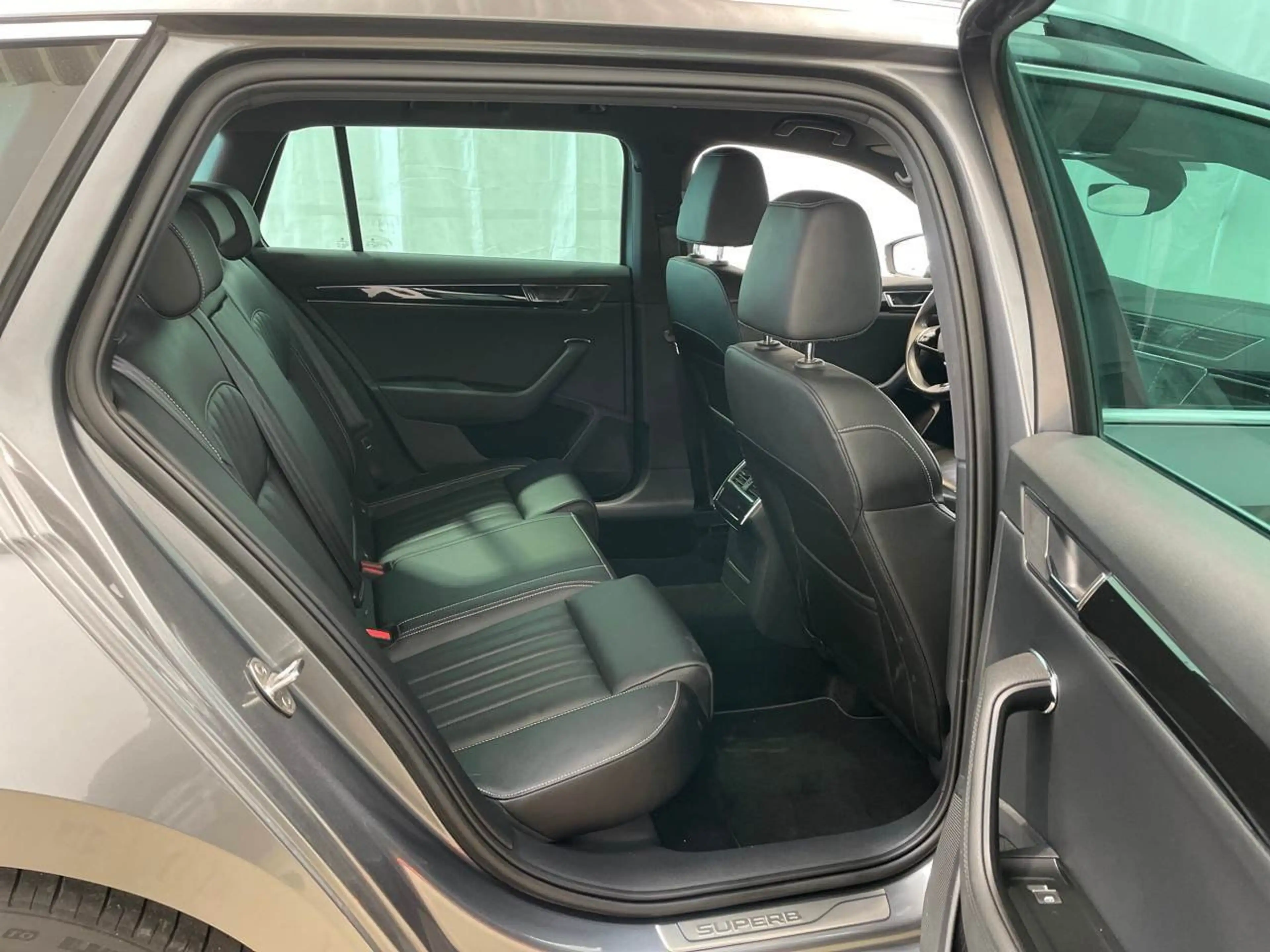 Skoda Superb Combi 2.0 TDI L&K Virtual AHK ACC BLIS — photo 12