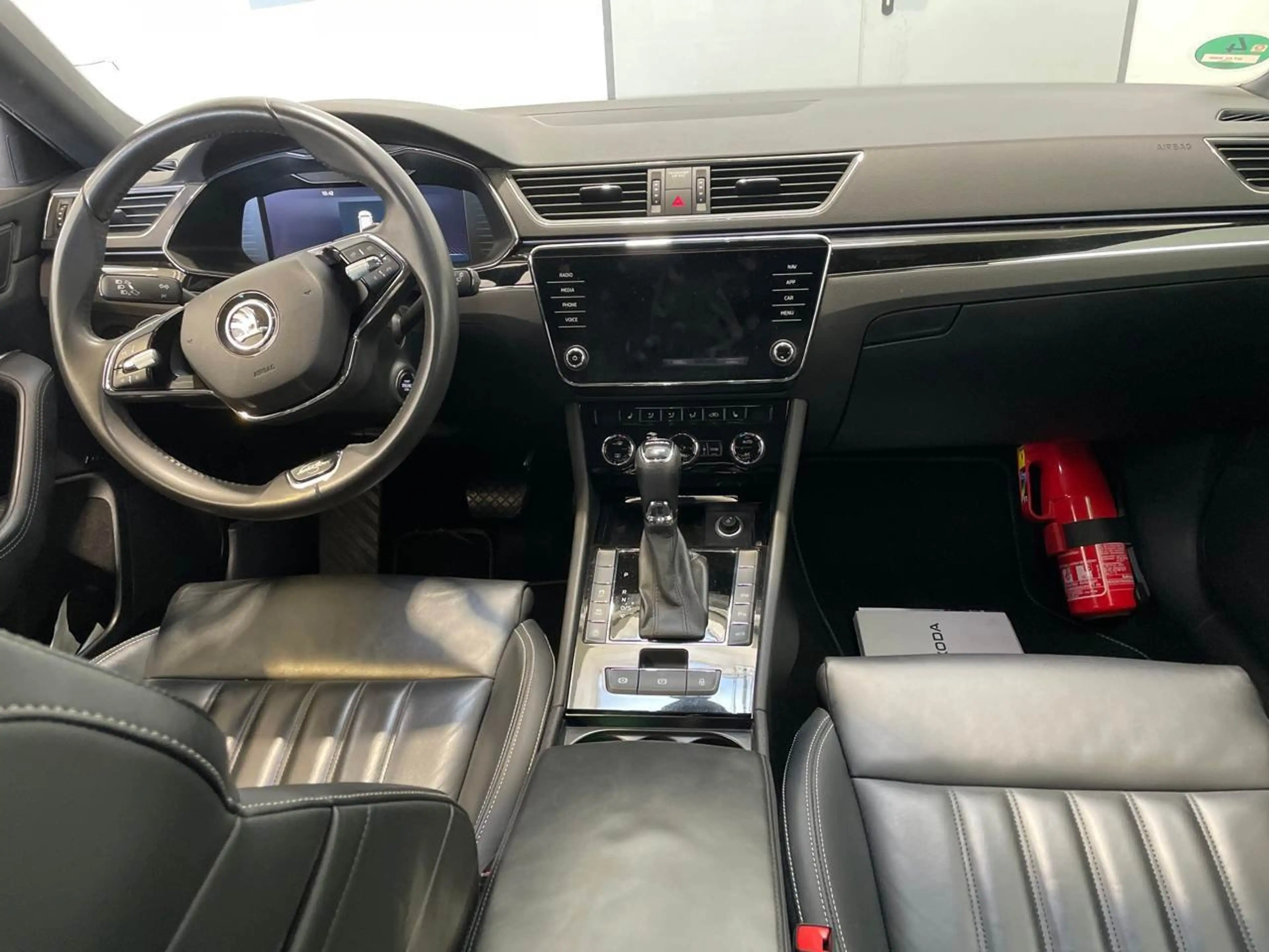 Skoda Superb Combi 2.0 TDI L&K Virtual AHK ACC BLIS — photo 7