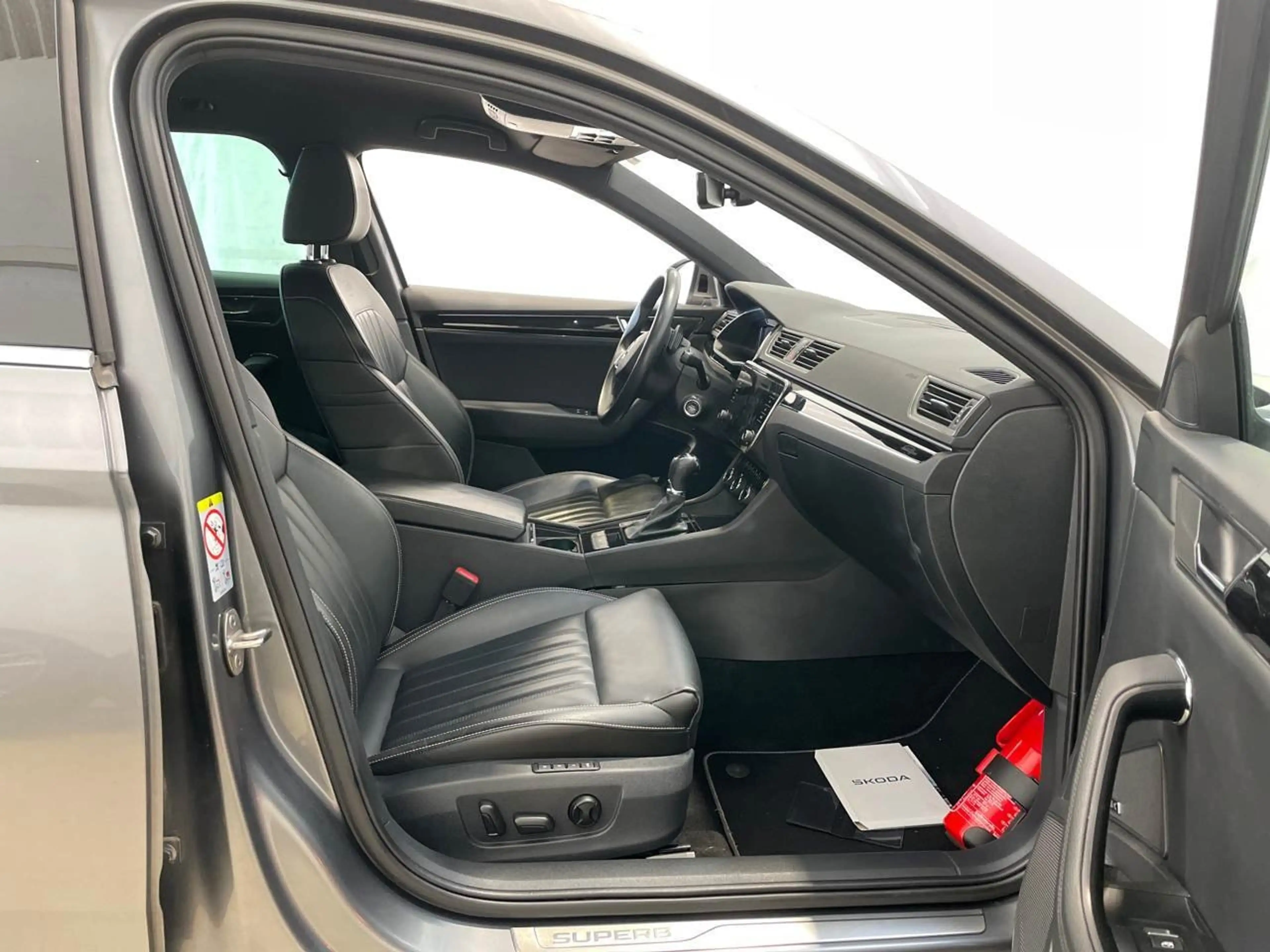 Skoda Superb Combi 2.0 TDI L&K Virtual AHK ACC BLIS — photo 10